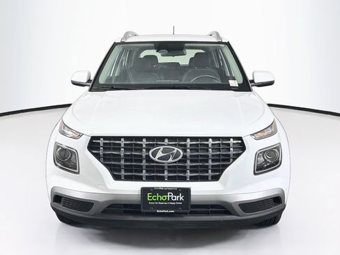 Used 2025 Hyundai Venue SEL FWD image 2