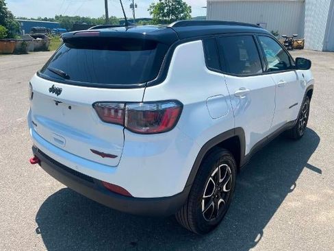 Used 2025 Jeep Compass Trailhawk AWD/4WD image 3