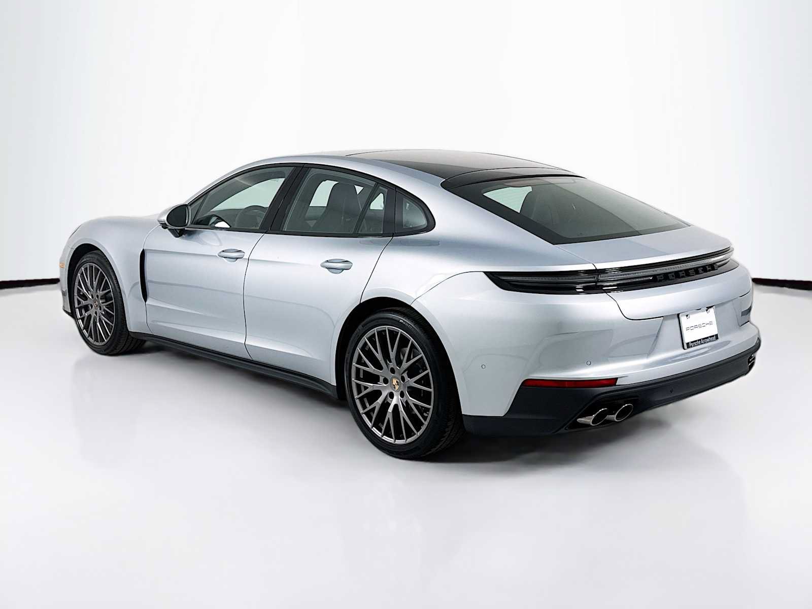 Used 2026 Porsche Panamera RWD image 3