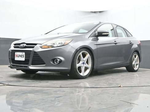 Used 2014 Ford Focus Titanium FWD image 46