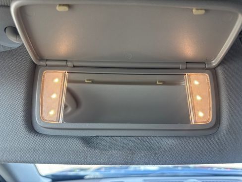 Used 2022 GMC Terrain SLE w/ Driver Convenience Package FWD image 28
