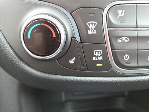 Used 2020 Chevrolet Equinox LT w/ Driver Convenience Package image 7