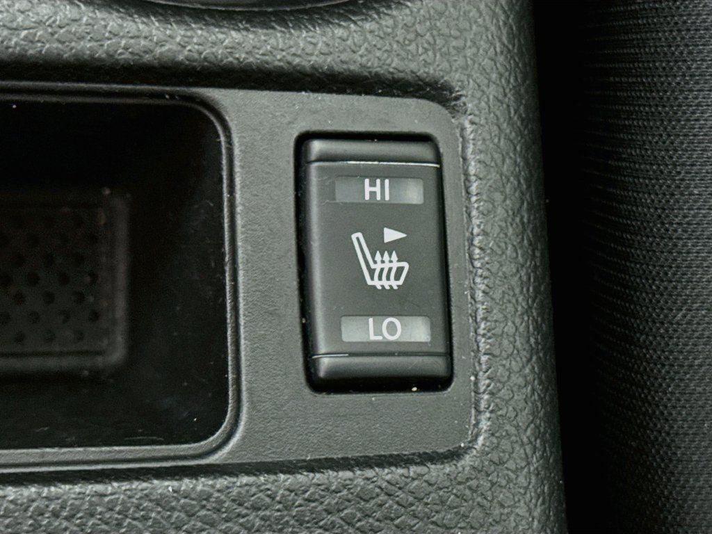 Used 2018 Nissan Rogue SV AWD/4WD image 10