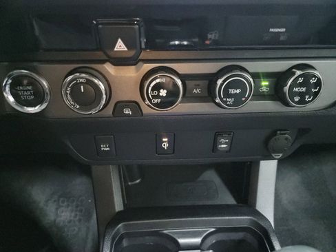 Used 2016 Toyota Tacoma TRD Sport w/ Towing Package image 21