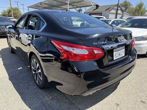 Used 2017 Nissan Altima 2.5 SV FWD image 3