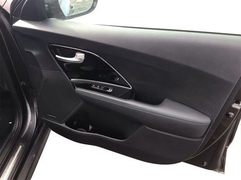 Used 2022 Kia Niro EX Premium w/ Cold Weather Package image 19