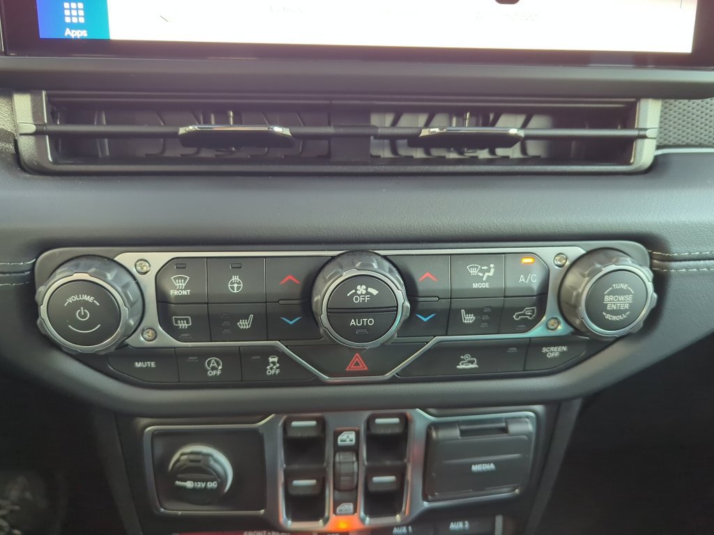 Used 2025 Jeep Gladiator Rubicon w/ Convenience Group AWD/4WD image 26