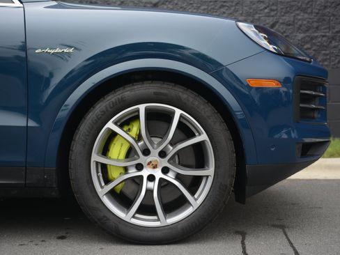 Certified 2025 Porsche Cayenne S AWD/4WD image 44