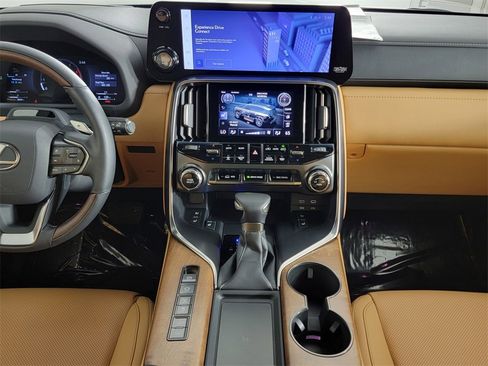New 2025 Lexus LX 600 4WD w/ Luxury Package image 25