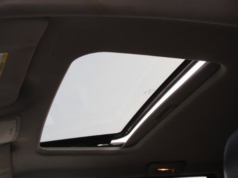 Used 2010 Jeep Grand Cherokee Laredo image 34