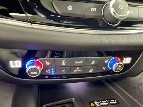 Used 2024 Buick Enclave Avenir image 16