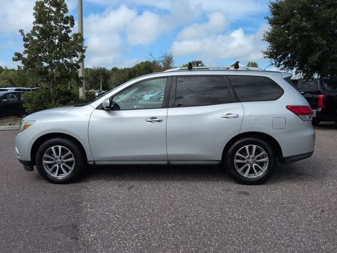 Used 2016 Nissan Pathfinder SV FWD image 3