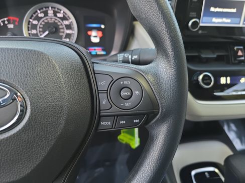 Used 2022 Toyota Corolla LE image 17