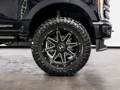 Used 2025 Ford F250 Platinum w/ FX4 Off-Road Package AWD/4WD image 26