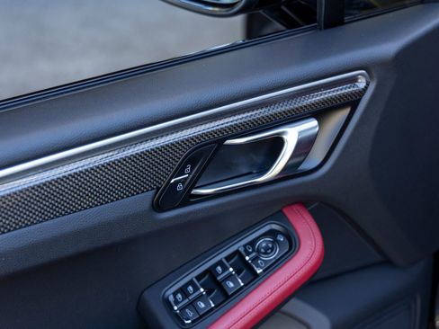 Used 2023 Porsche Macan Turbo image 25