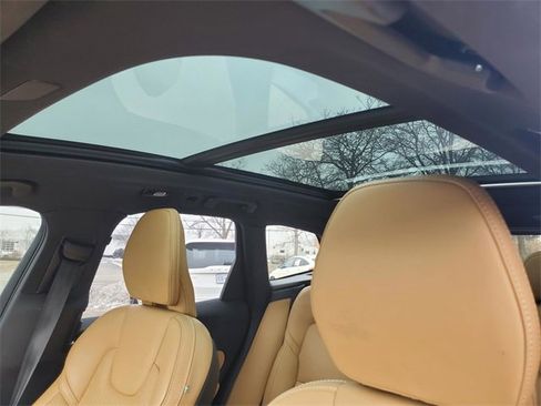 Certified 2023 Volvo XC60 B5 Ultimate w/ Climate Package image 13