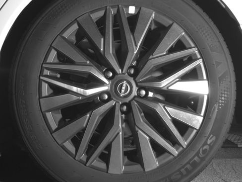 Used 2025 Nissan Altima 2.5 SV FWD image 14