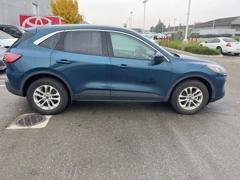 Used 2020 Ford Escape SE image 4