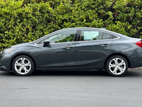 Used 2017 Chevrolet Cruze Premier FWD image 7