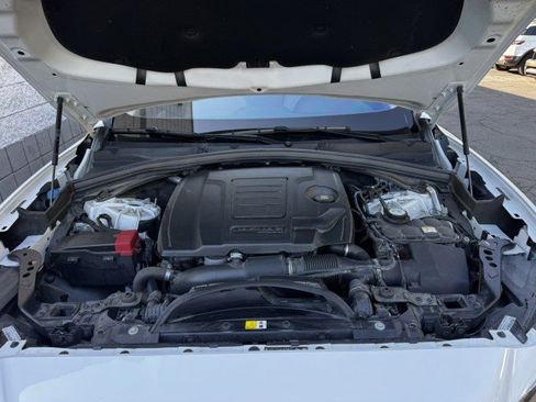 Used 2018 Jaguar F-PACE Premium image 5