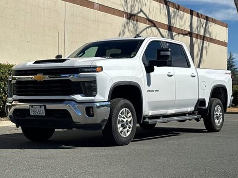 Used 2025 Chevrolet Silverado 2500 LT w/ Convenience Package image 8