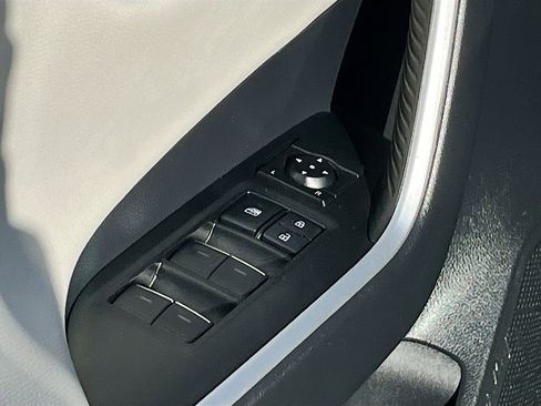 Used 2022 Toyota RAV4 Limited AWD/4WD image 18