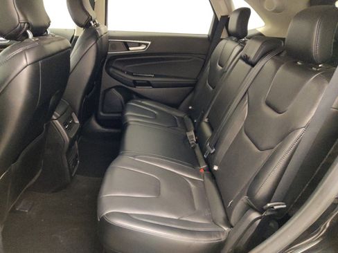 Used 2019 Ford Edge Titanium image 18