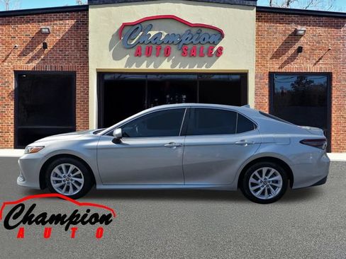 Used 2021 Toyota Camry LE FWD image 8