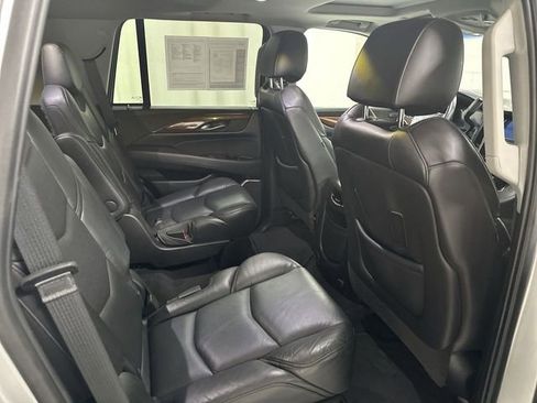Used 2018 Cadillac Escalade Luxury image 17