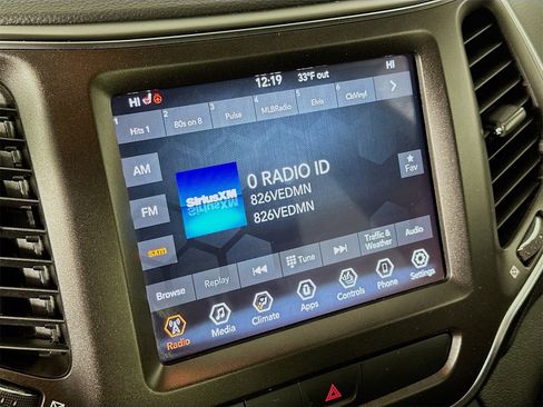 Used 2020 Jeep Cherokee Trailhawk w/ Cold Weather Group image 14