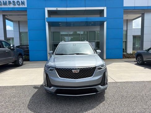 Used 2024 Cadillac XT6 Luxury FWD image 2