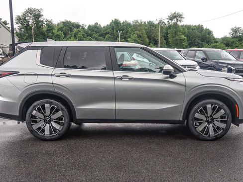 New 2025 Mitsubishi Outlander AWD image 9