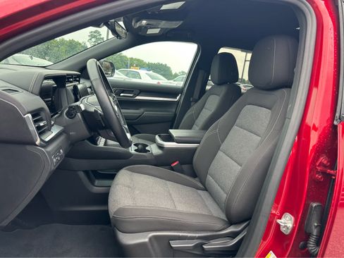 Used 2025 GMC Terrain Elevation w/ Technology Package II AWD/4WD image 10