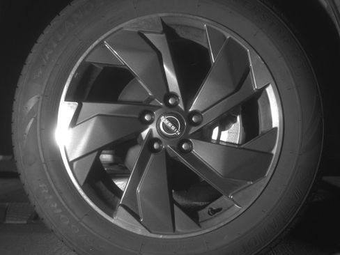 Used 2025 Nissan Rogue SV FWD image 13