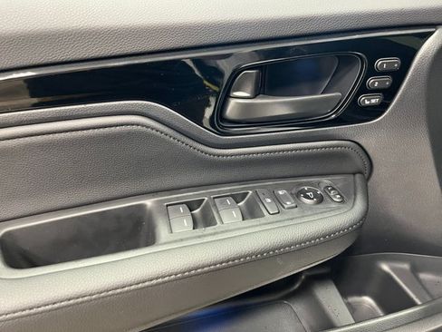 New 2026 Honda Odyssey Touring image 11