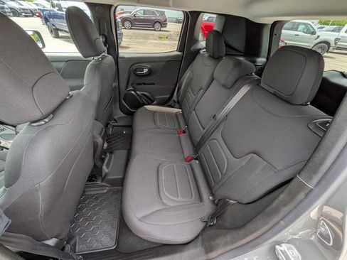 Used 2021 Jeep Renegade Latitude w/ Convenience Group AWD/4WD image 16