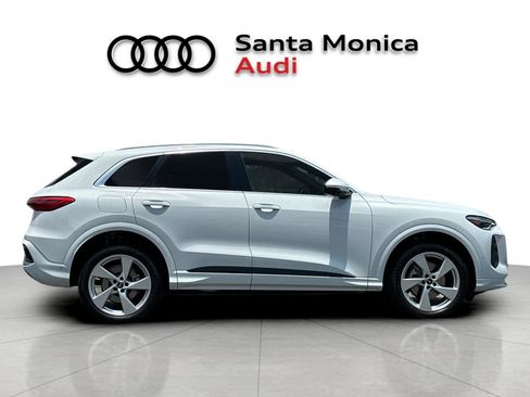 Used 2025 Audi Q5 Premium Plus w/ Premium Plus AWD/4WD image 8