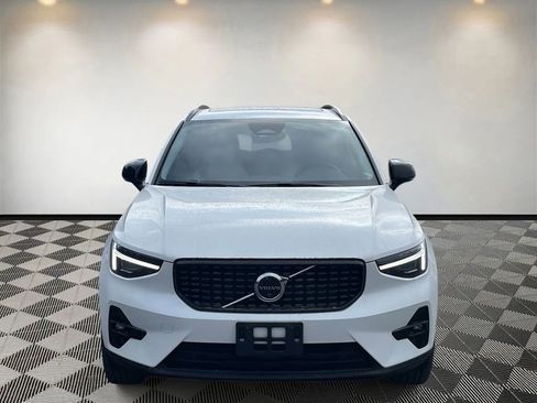Used 2023 Volvo XC40 B5 Ultimate w/ Protection Package Premier image 8