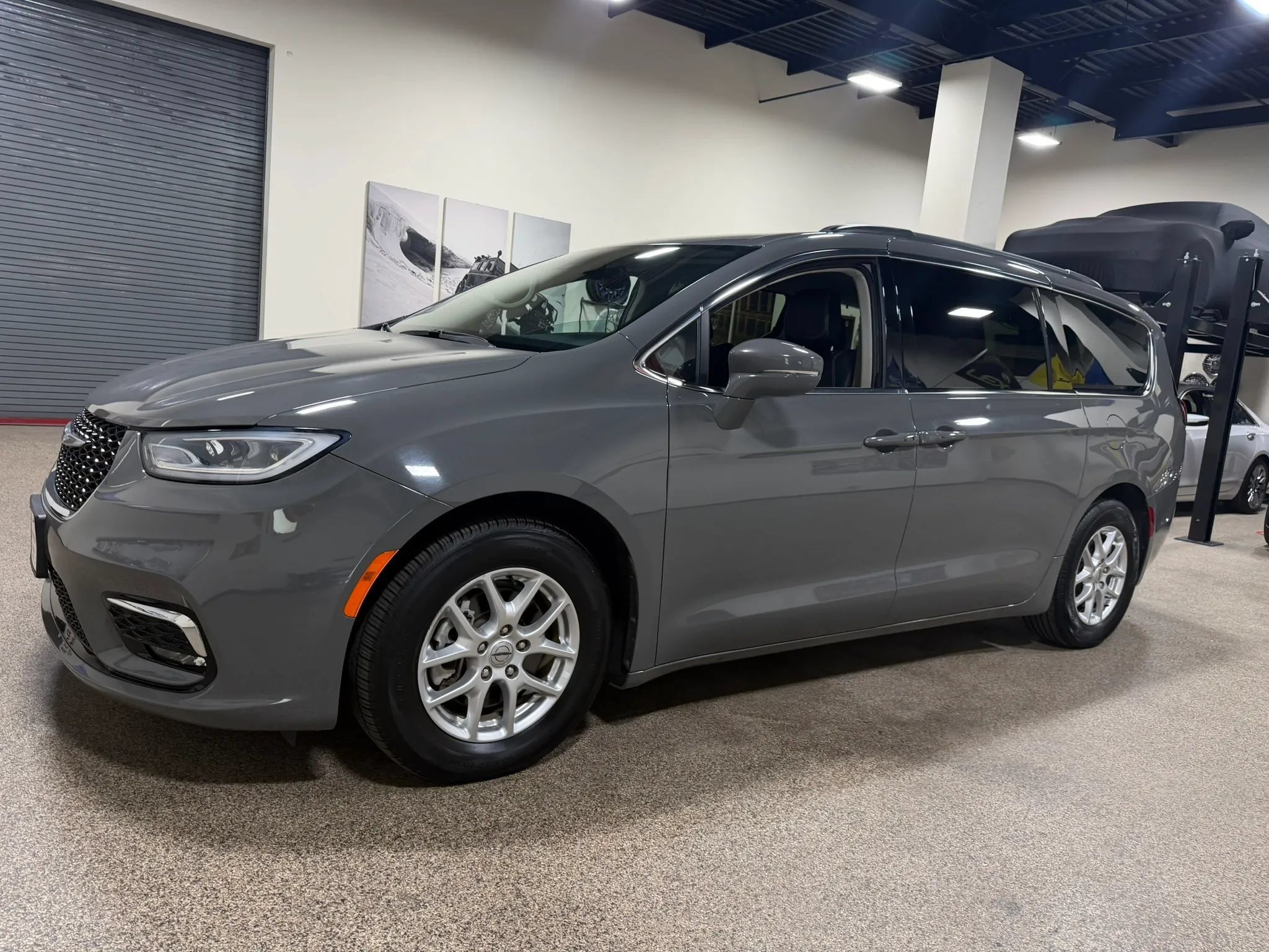 Used 2022 Chrysler Pacifica Touring-L FWD image 10
