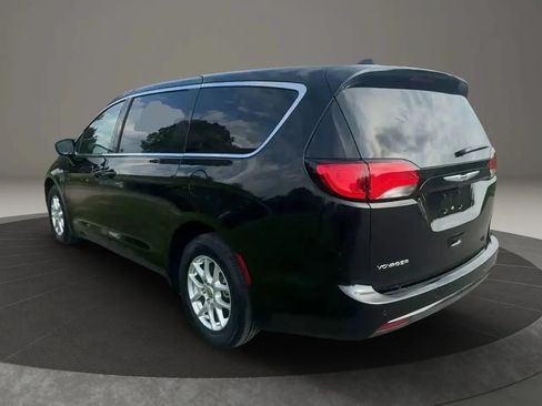Used 2026 Chrysler Voyager LX FWD image 4