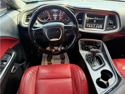 Used 2019 Dodge Challenger SXT image 28