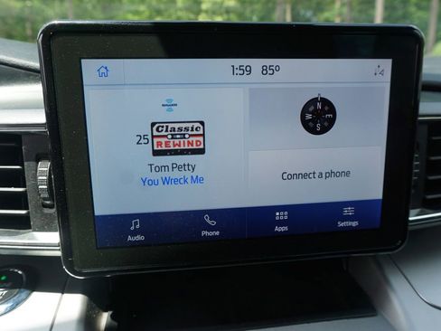 Used 2021 Ford Explorer XLT w/ Equipment Group 202A AWD/4WD image 11