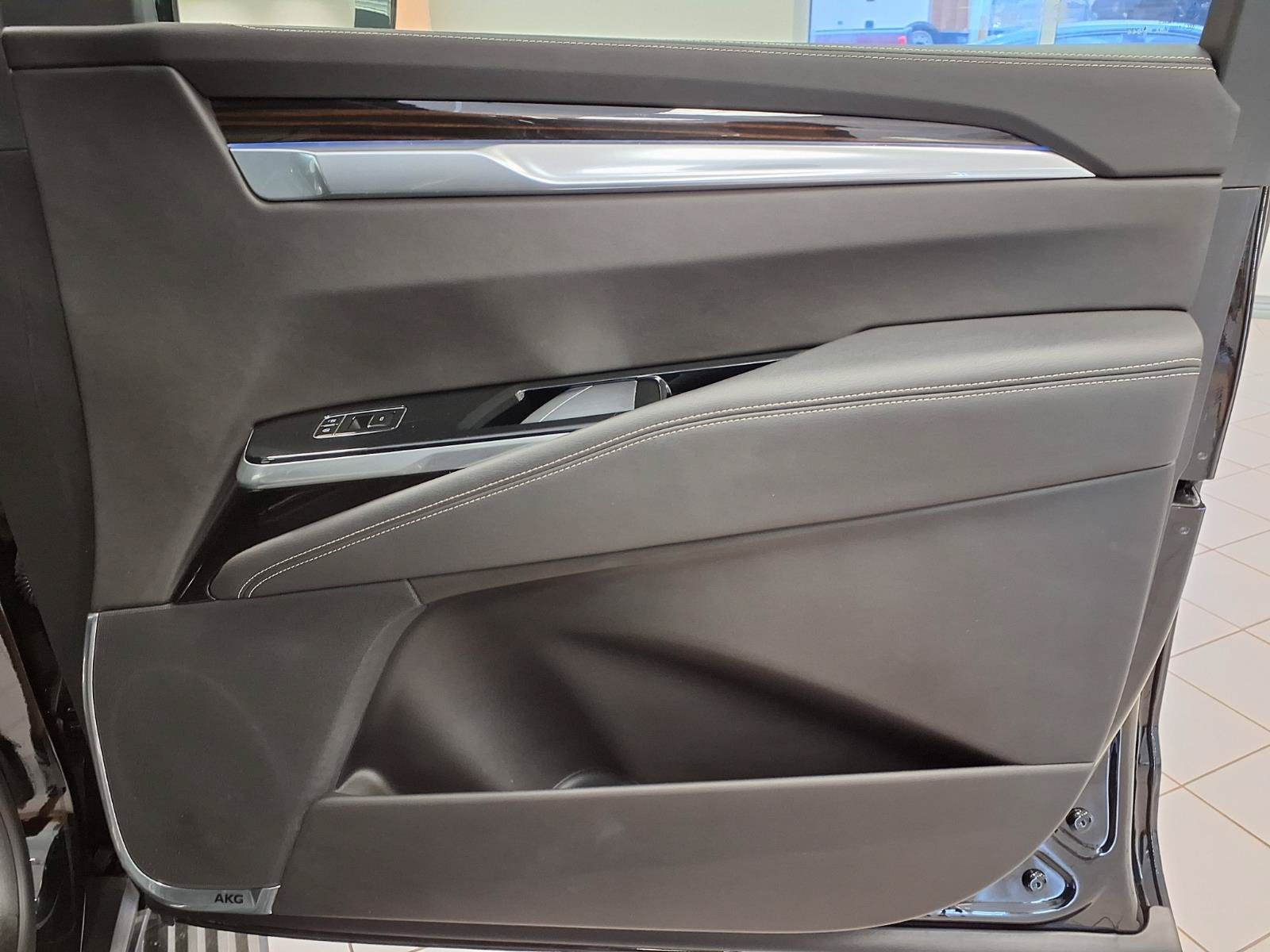 Certified 2025 Cadillac Escalade ESV Premium Luxury w/ LPO, Radiant Package AWD/4WD image 12