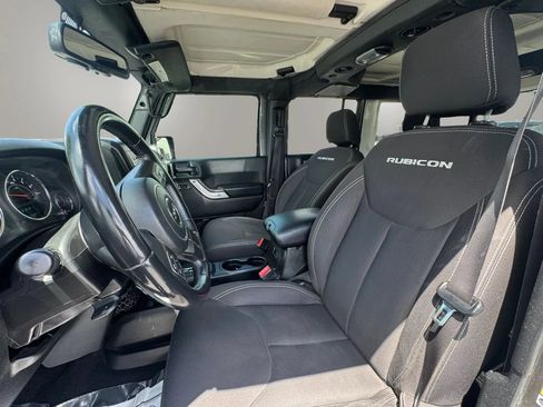 Used 2017 Jeep Wrangler Unlimited Rubicon w/ Connectivity Group AWD/4WD image 11
