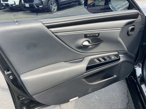 Used 2025 Lexus ES 300h w/ Premium Package FWD image 6