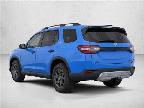 Used 2025 Honda Pilot TrailSport image 5