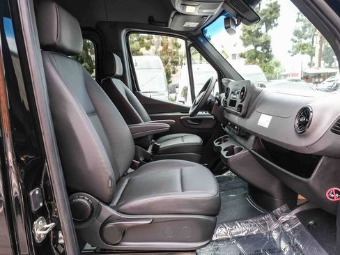 Used 2022 Mercedes-Benz Sprinter 2500 image 22