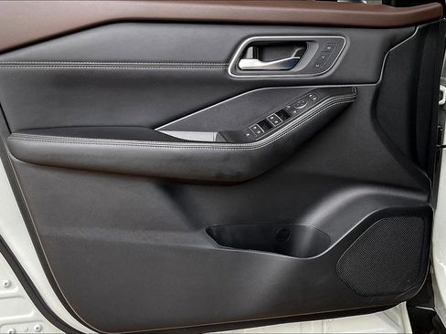 Used 2023 Nissan Rogue Platinum w/ Platinum Premium Package image 20