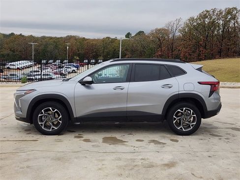 Certified 2024 Chevrolet Trax LT w/ Sunroof Package image 5