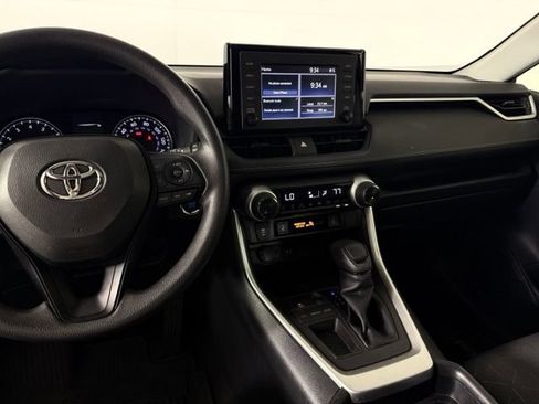 Used 2019 Toyota RAV4 XLE w/ Convenience Package FWD image 18